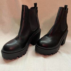 Urban Outfitters Black Chole Chelsea Timeless Boots